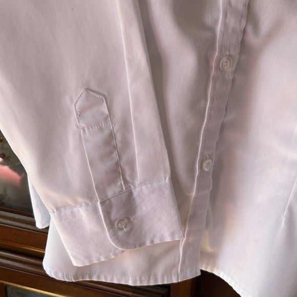 Lovely ladies tapered long sleeve blouse. No tags. Size XL. Great for work. EUC - Picture 3 of 7